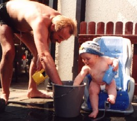 Mensch Opa, klaue mir nicht das Wasser!