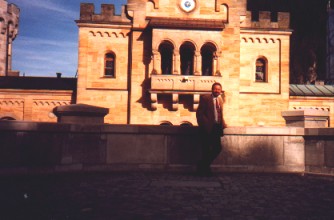Harri auf dem Burghof Neuschwanstein.